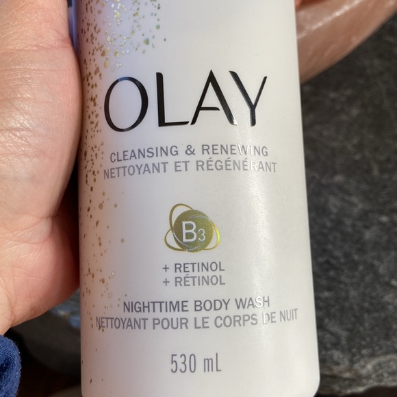 Olay retinol nighttime body wash 530ml - Picture 2 of 3